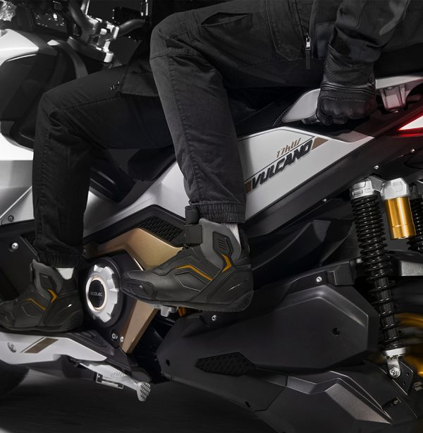 MOTO ELECTRICA 17000W VULCANO HASTA 151KM TITANIO/DORADO CECOTEC 04894 - Imagen 2