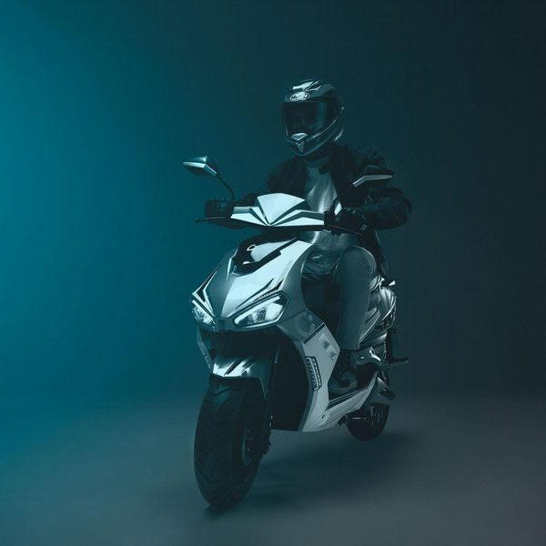 MOTO ELECTRICA 5760W SHARK RS HASTA 110KM PLATA/AZUL CECOTEC 04890 - Imagen 2