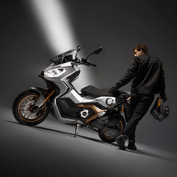 MOTO ELECTRICA 17000W VULCANO HASTA 151KM TITANIO/DORADO CECOTEC 04894 - Imagen 5